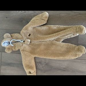 Carter’s Hooded Sherpa Pram